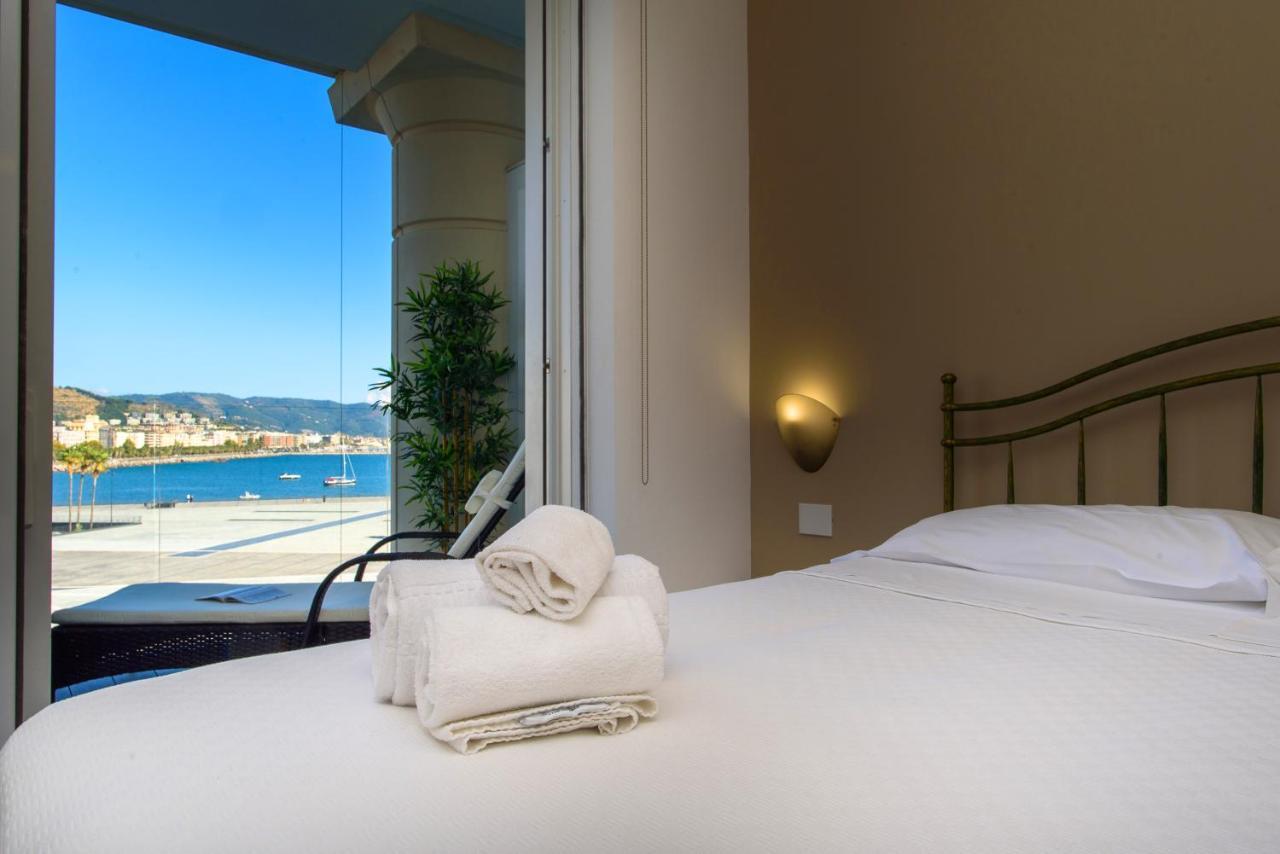 Mareluna Crescent - Luxury Seafront Experience Apartment Salerno Luaran gambar