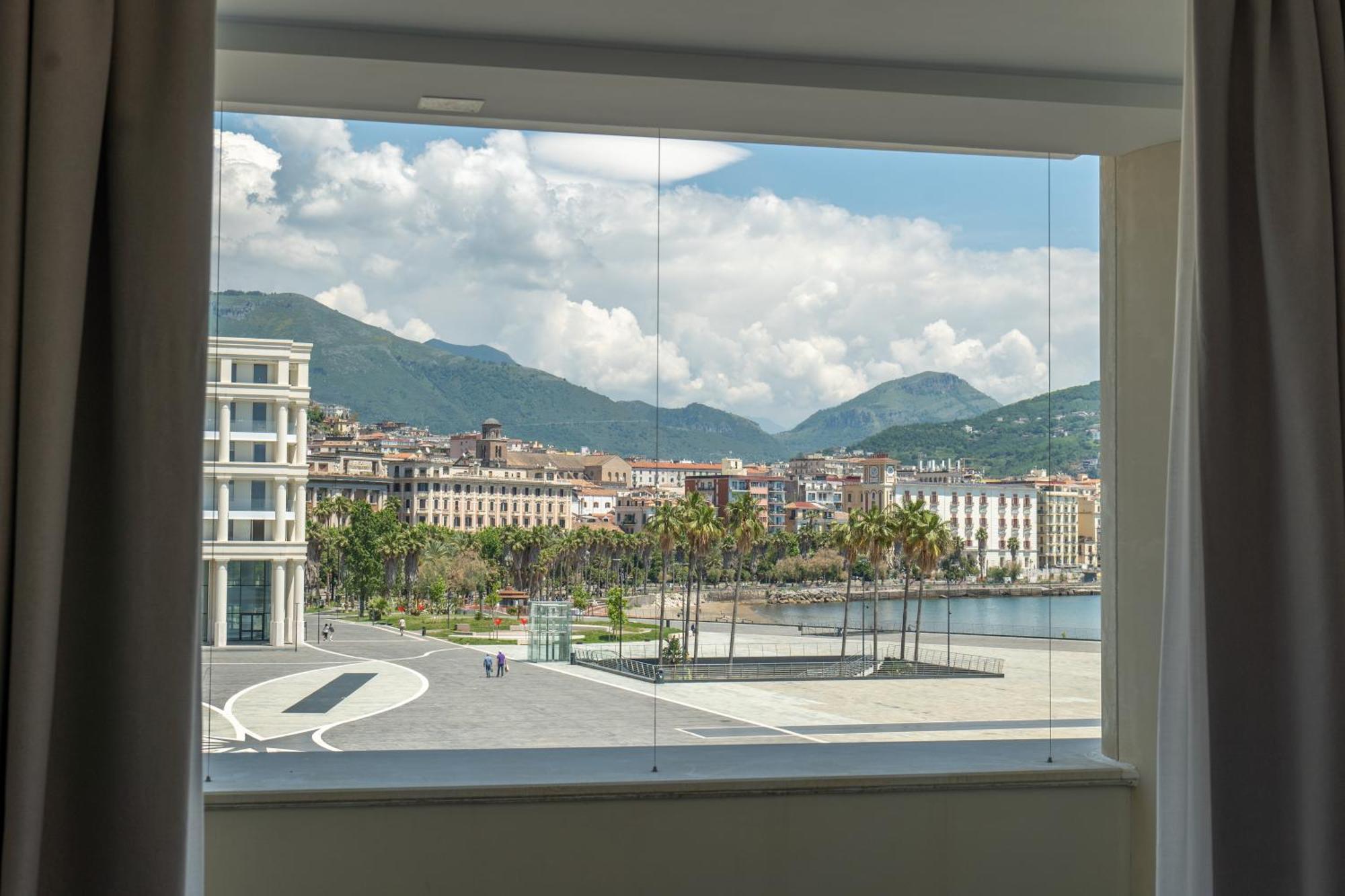 Mareluna Crescent - Luxury Seafront Experience Apartment Salerno Luaran gambar